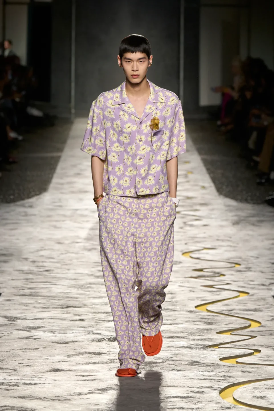 00045-versace-spring-2025-ready-to-wear-credit-gorunway