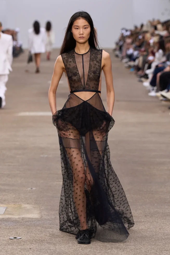 00046-stella-mccartney-spring-2025-ready-to-wear-credit-gorunway