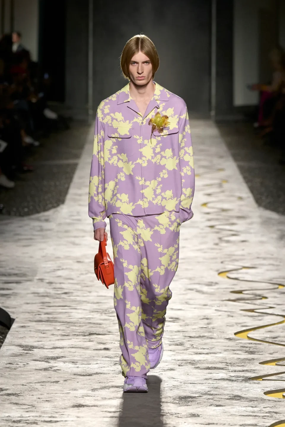 00046-versace-spring-2025-ready-to-wear-credit-gorunway