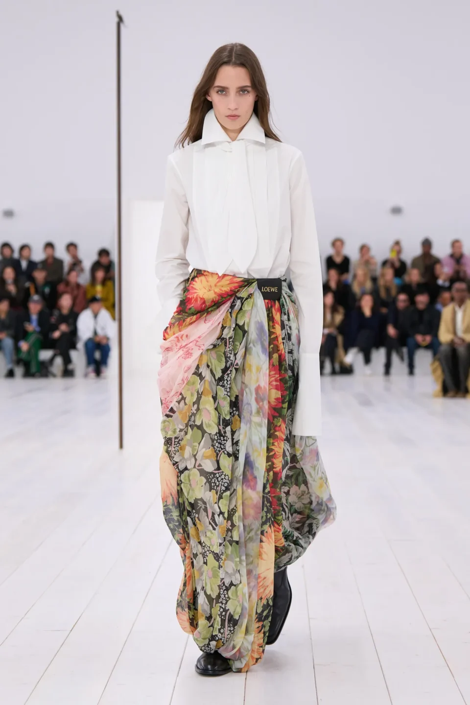 00047-loewe-spring-2025-ready-to-wear-credit-gorunway