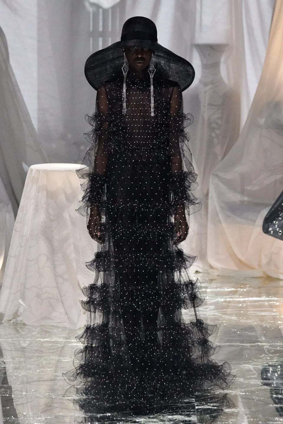 00047-valentino-spring-2025-ready-to-wear-credit-gorunway