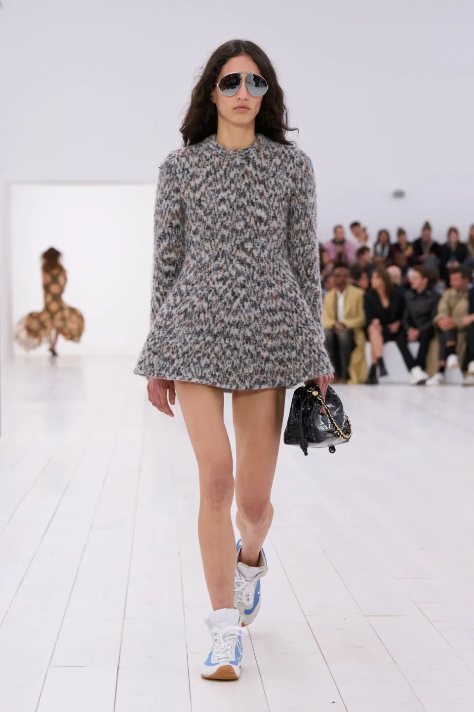 00048-loewe-spring-2025-ready-to-wear-credit-gorunway