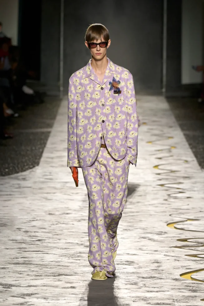 00048-versace-spring-2025-ready-to-wear-credit-gorunway