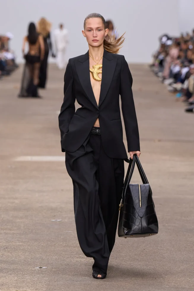 00049-stella-mccartney-spring-2025-ready-to-wear-credit-gorunway