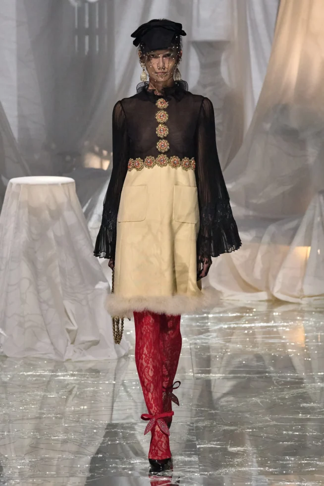 00049-valentino-spring-2025-ready-to-wear-credit-gorunway