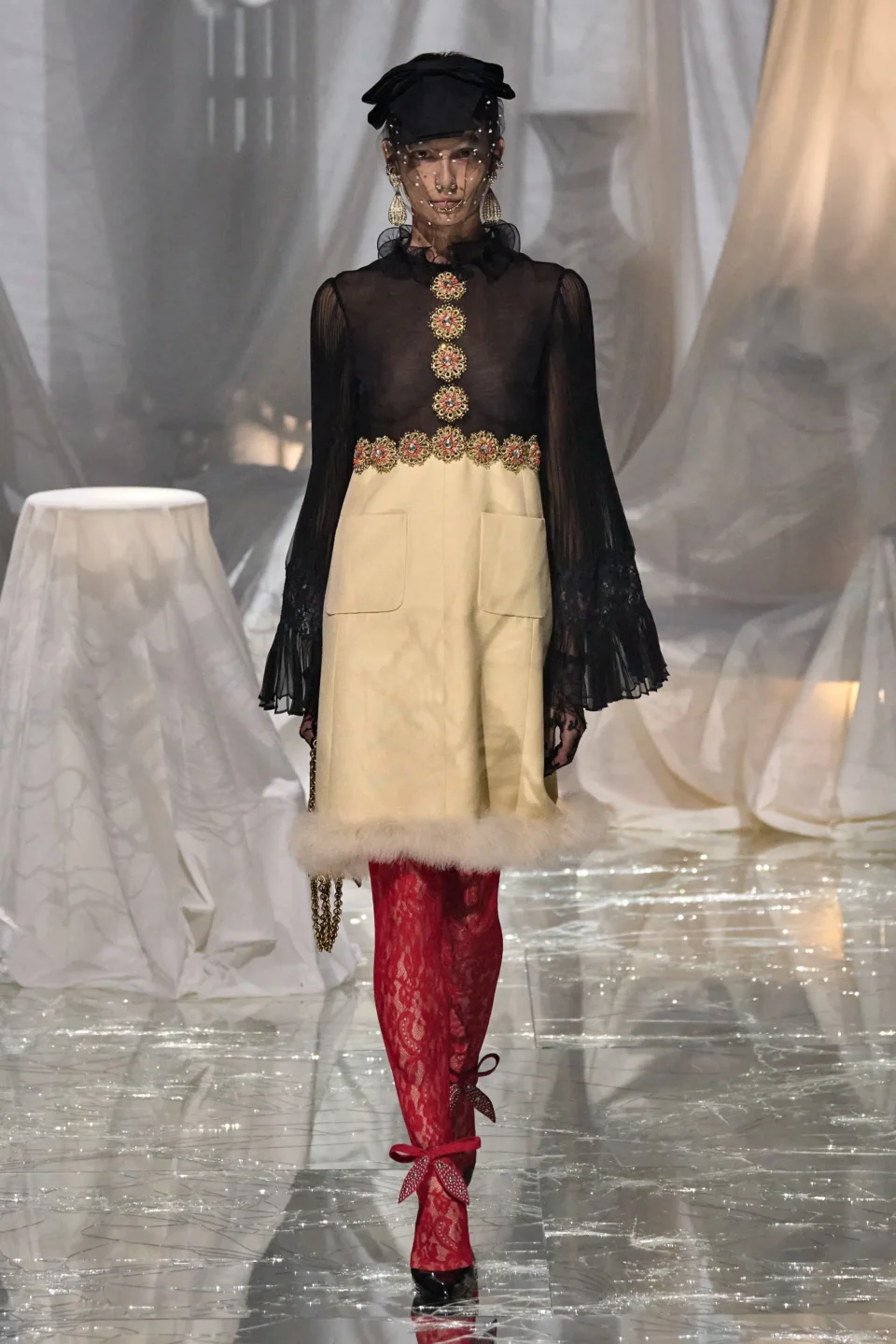 00049-valentino-spring-2025-ready-to-wear-credit-gorunway