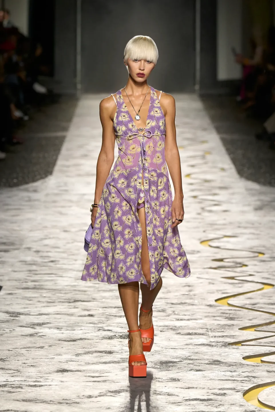 00049-versace-spring-2025-ready-to-wear-credit-gorunway