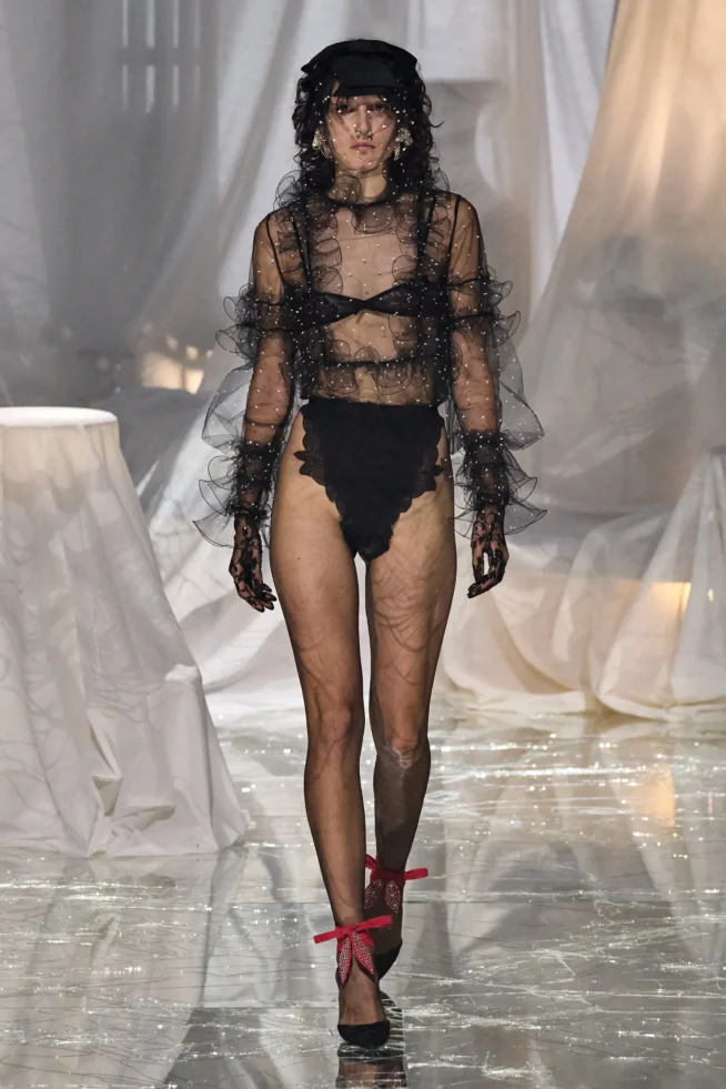 00050-valentino-spring-2025-ready-to-wear-credit-gorunway