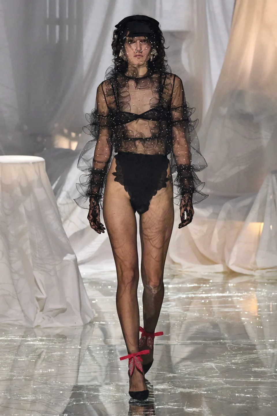 00050-valentino-spring-2025-ready-to-wear-credit-gorunway