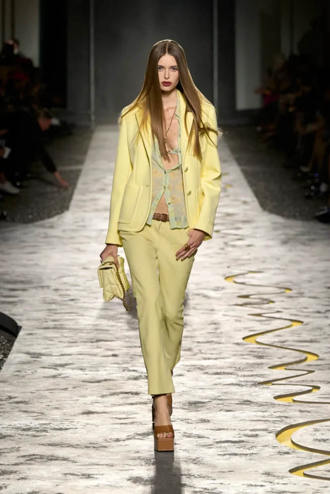 00051-versace-spring-2025-ready-to-wear-credit-gorunway