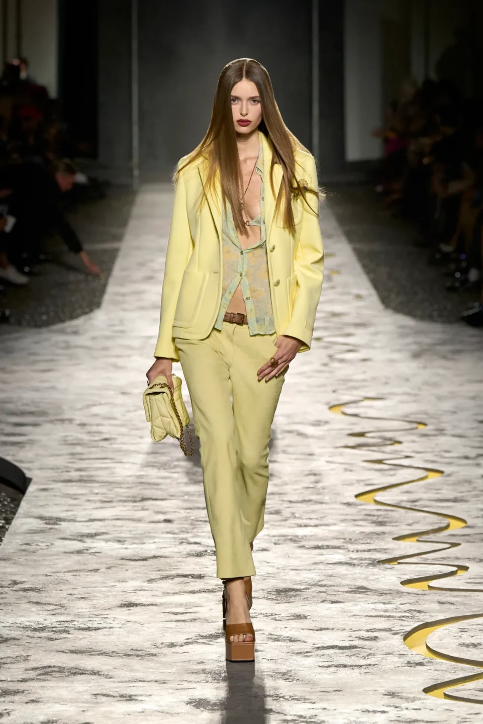 00051-versace-spring-2025-ready-to-wear-credit-gorunway