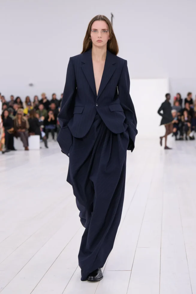 00052-loewe-spring-2025-ready-to-wear-credit-gorunway