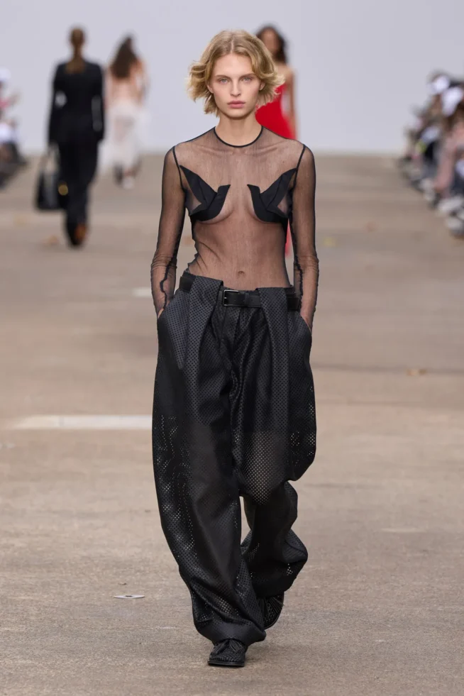 00052-stella-mccartney-spring-2025-ready-to-wear-credit-gorunway