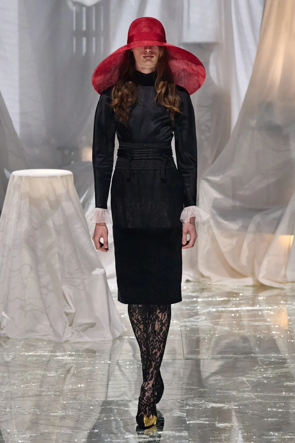 00052-valentino-spring-2025-ready-to-wear-credit-gorunway