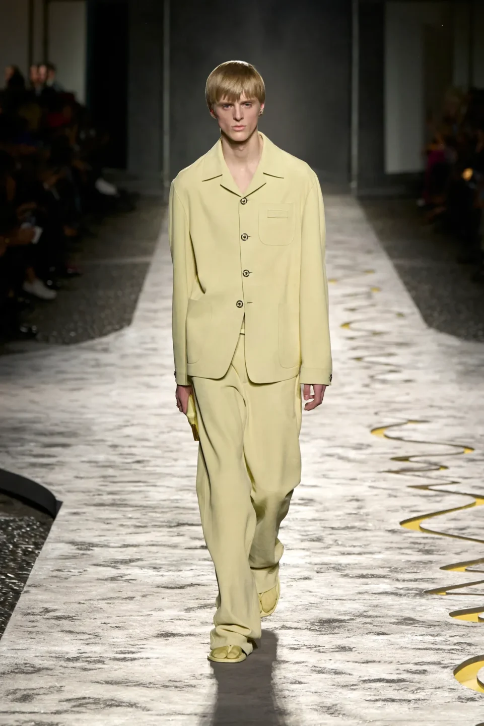 00052-versace-spring-2025-ready-to-wear-credit-gorunway