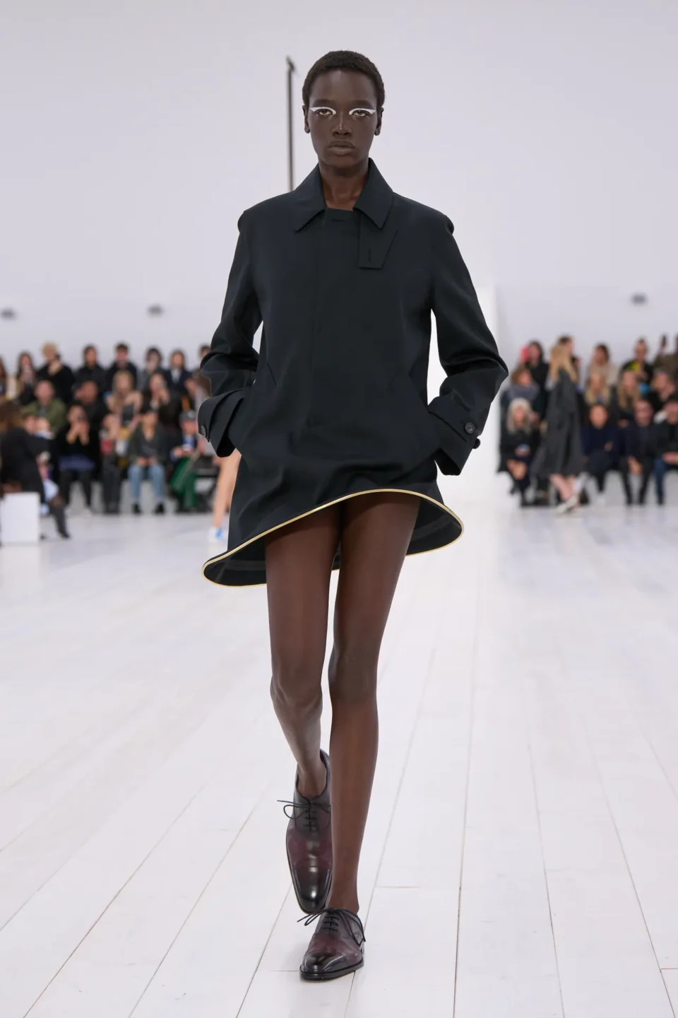 00053-loewe-spring-2025-ready-to-wear-credit-gorunway