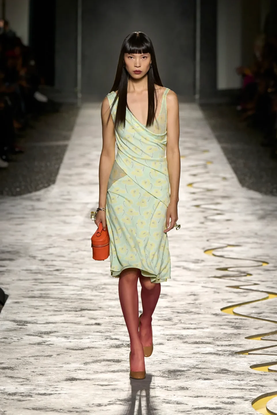 00053-versace-spring-2025-ready-to-wear-credit-gorunway
