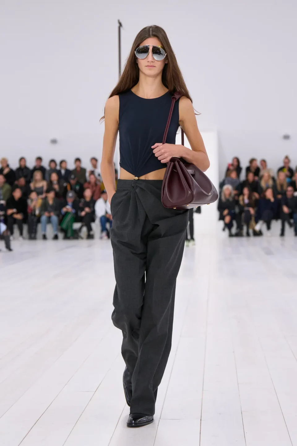00056-loewe-spring-2025-ready-to-wear-credit-gorunway
