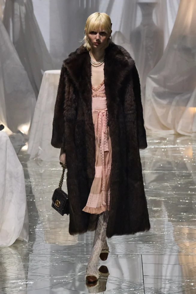 00056-valentino-spring-2025-ready-to-wear-credit-gorunway