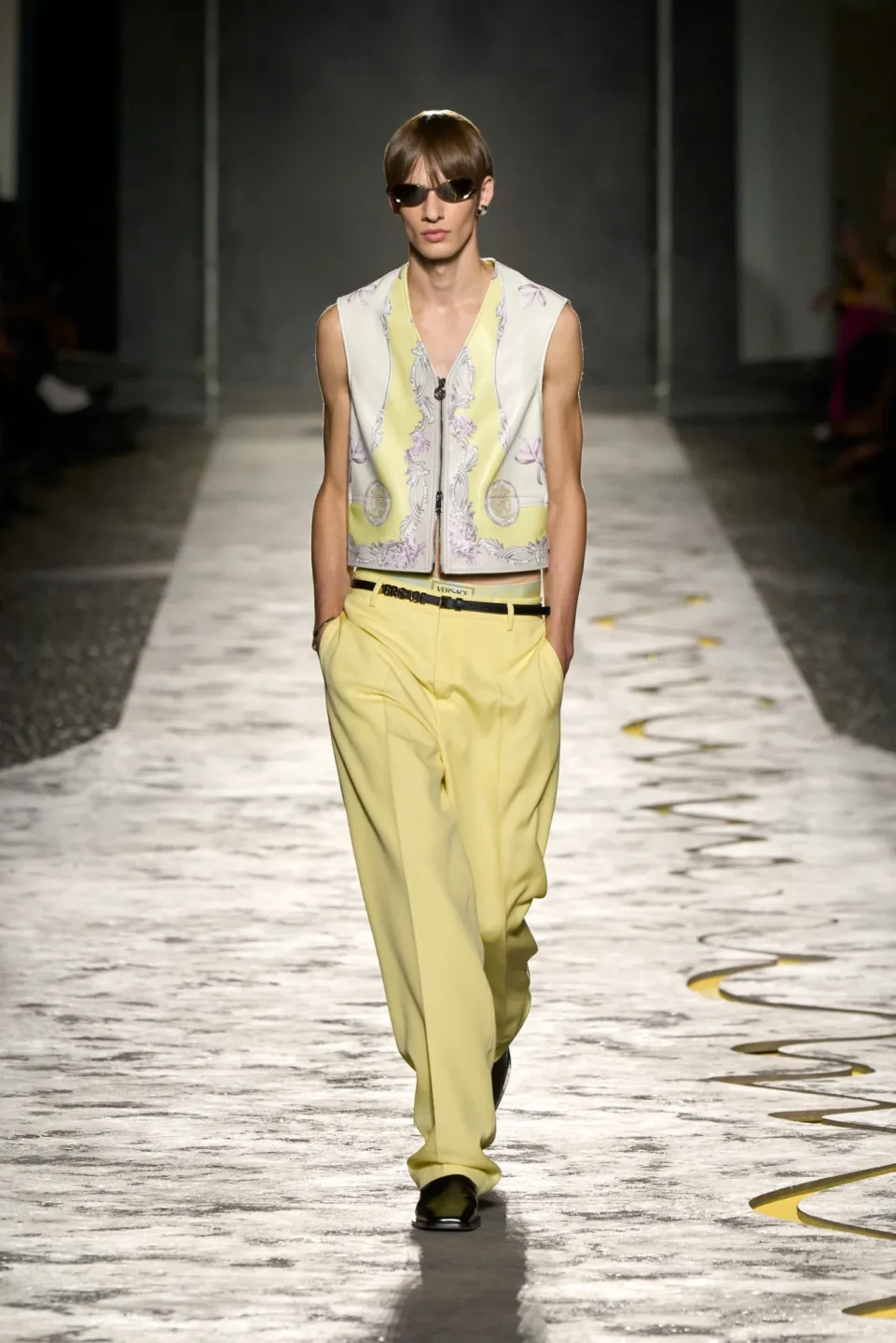 00056-versace-spring-2025-ready-to-wear-credit-gorunway