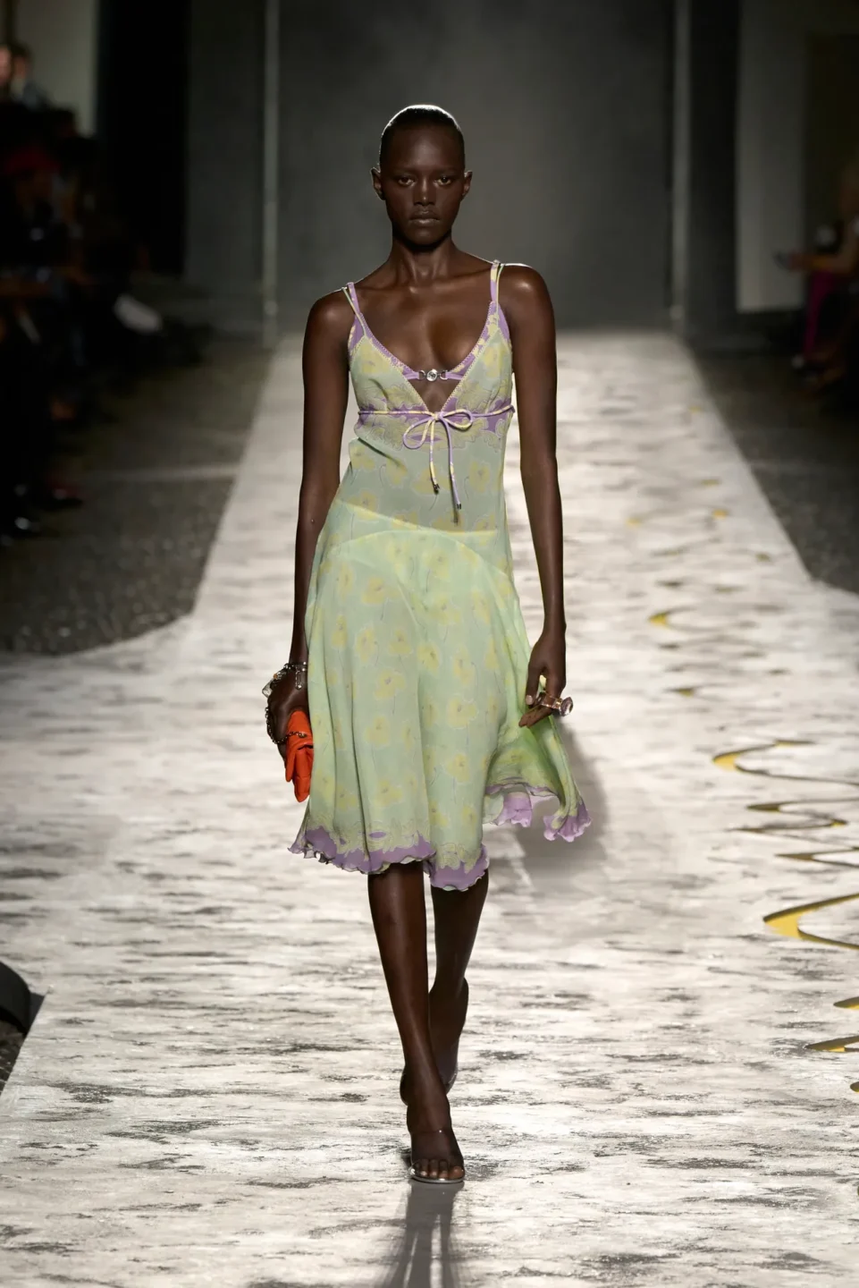 00057-versace-spring-2025-ready-to-wear-credit-gorunway