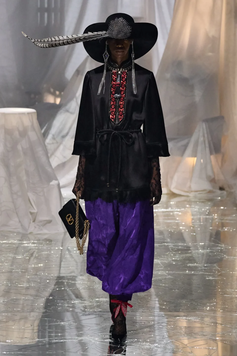 00058-valentino-spring-2025-ready-to-wear-credit-gorunway