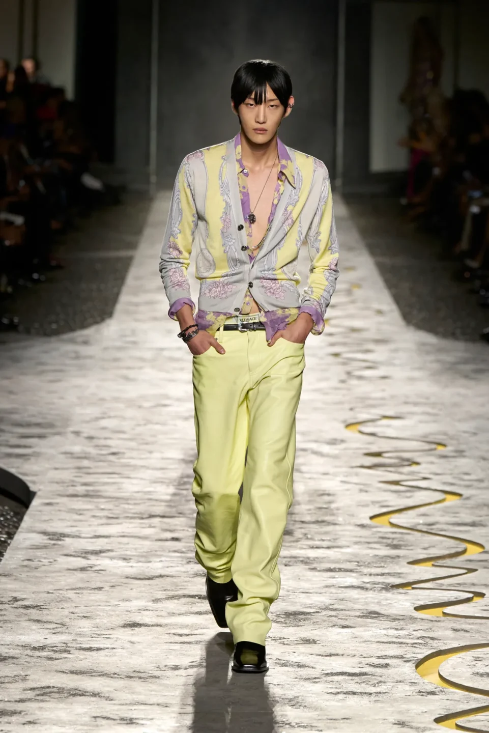 00058-versace-spring-2025-ready-to-wear-credit-gorunway
