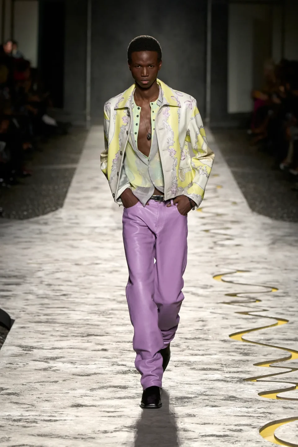 00060-versace-spring-2025-ready-to-wear-credit-gorunway