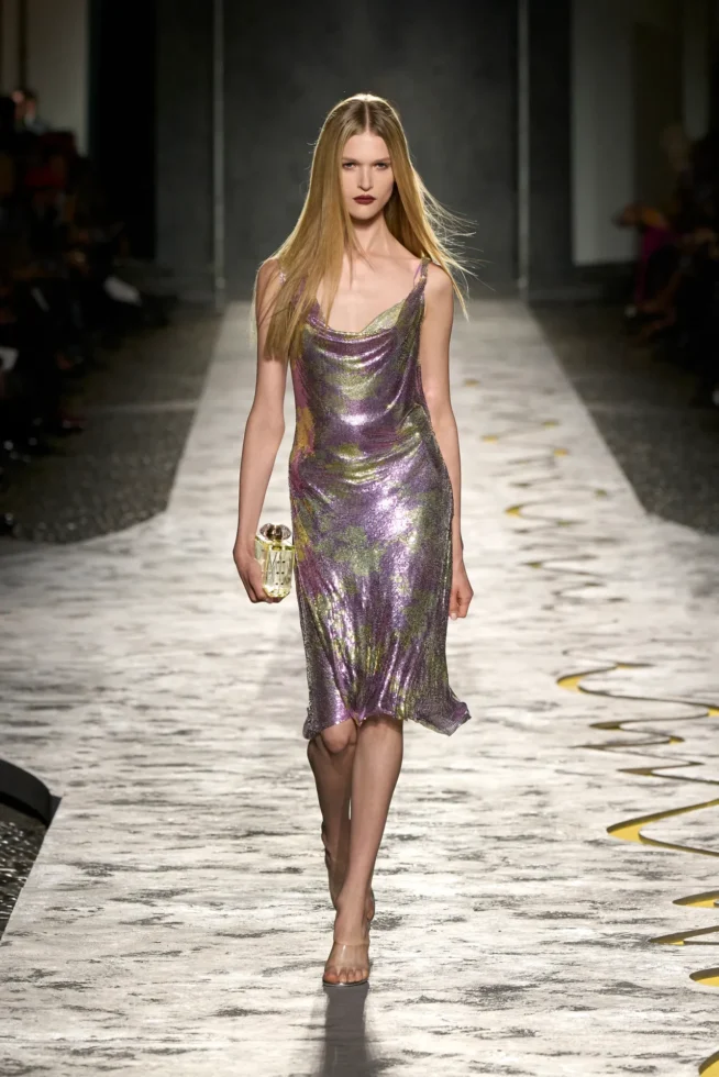 00061-versace-spring-2025-ready-to-wear-credit-gorunway