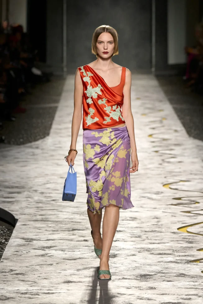00062-versace-spring-2025-ready-to-wear-credit-gorunway