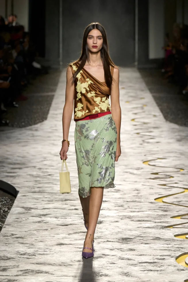 00063-versace-spring-2025-ready-to-wear-credit-gorunway