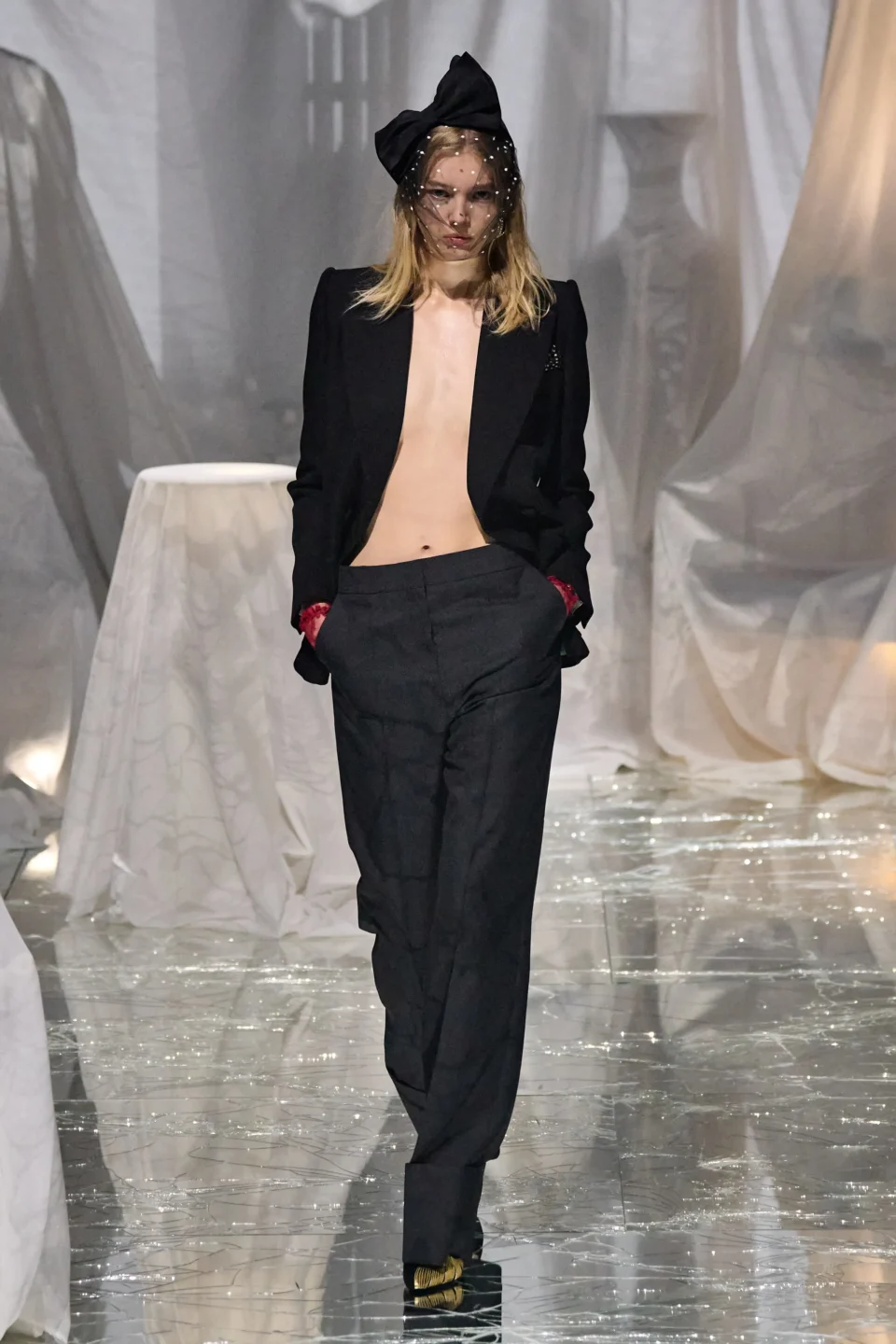 00064-valentino-spring-2025-ready-to-wear-credit-gorunway
