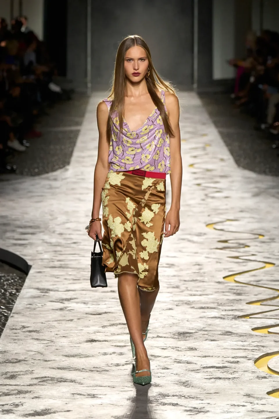 00064-versace-spring-2025-ready-to-wear-credit-gorunway