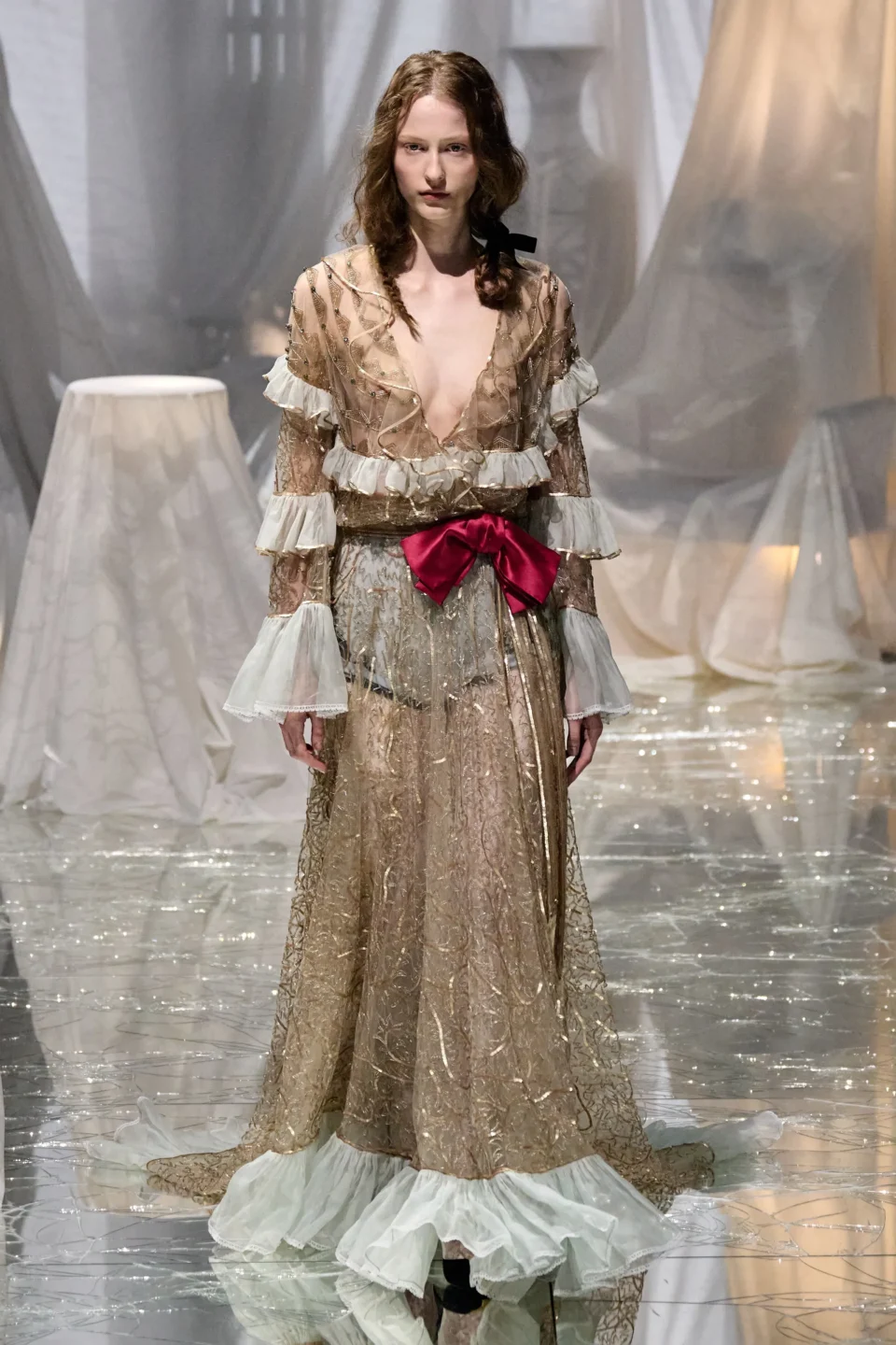 00069-valentino-spring-2025-ready-to-wear-credit-gorunway