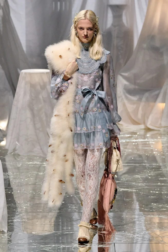 00071-valentino-spring-2025-ready-to-wear-credit-gorunway