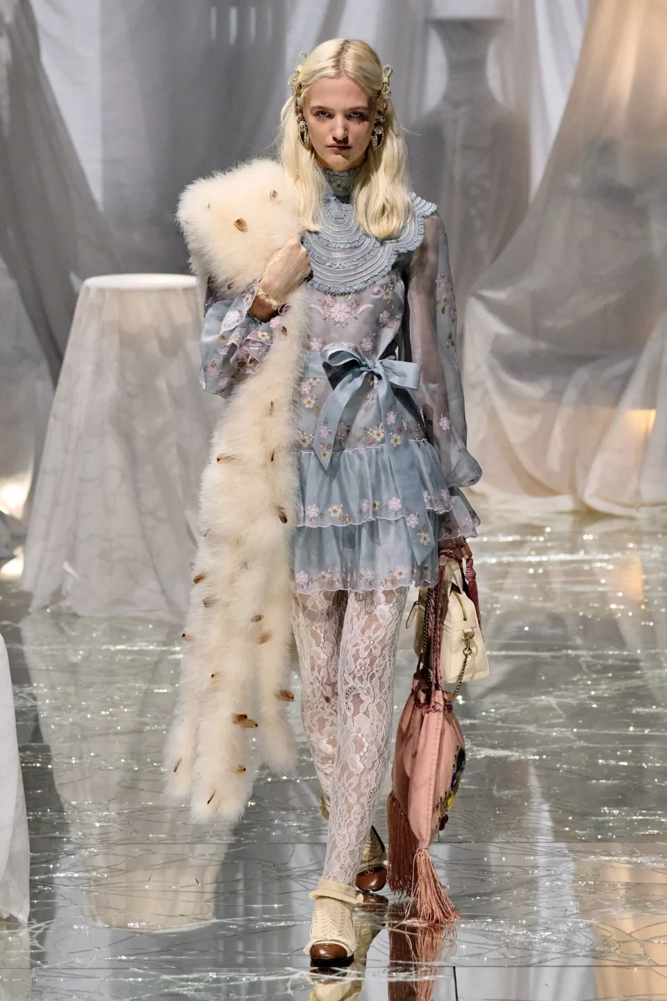 00071-valentino-spring-2025-ready-to-wear-credit-gorunway