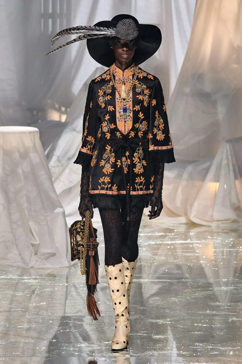 00073-valentino-spring-2025-ready-to-wear-credit-gorunway