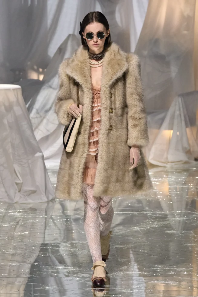00075-valentino-spring-2025-ready-to-wear-credit-gorunway