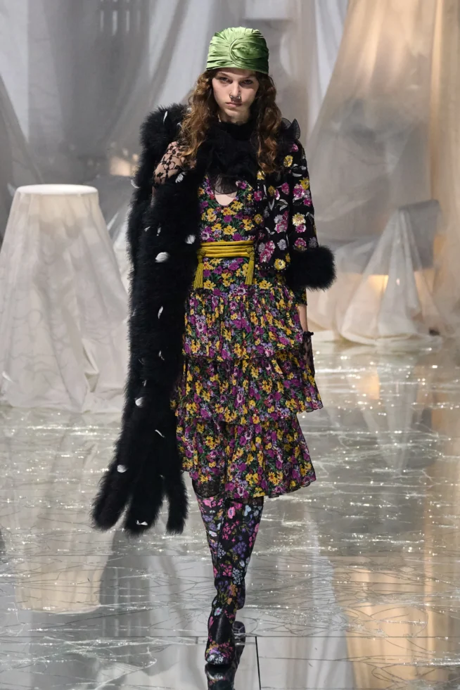 00077-valentino-spring-2025-ready-to-wear-credit-gorunway