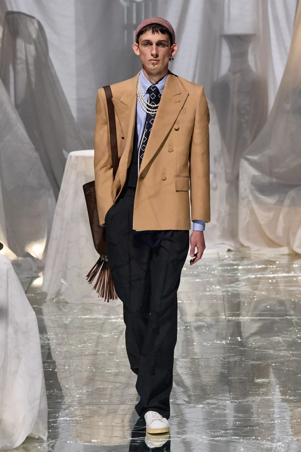 00079-valentino-spring-2025-ready-to-wear-credit-gorunway
