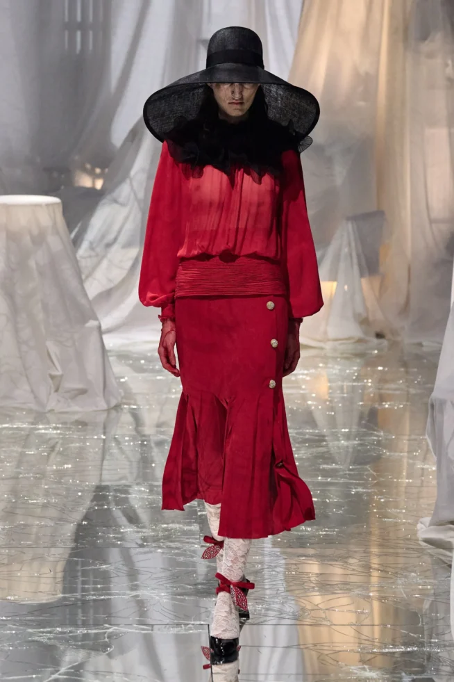 00082-valentino-spring-2025-ready-to-wear-credit-gorunway