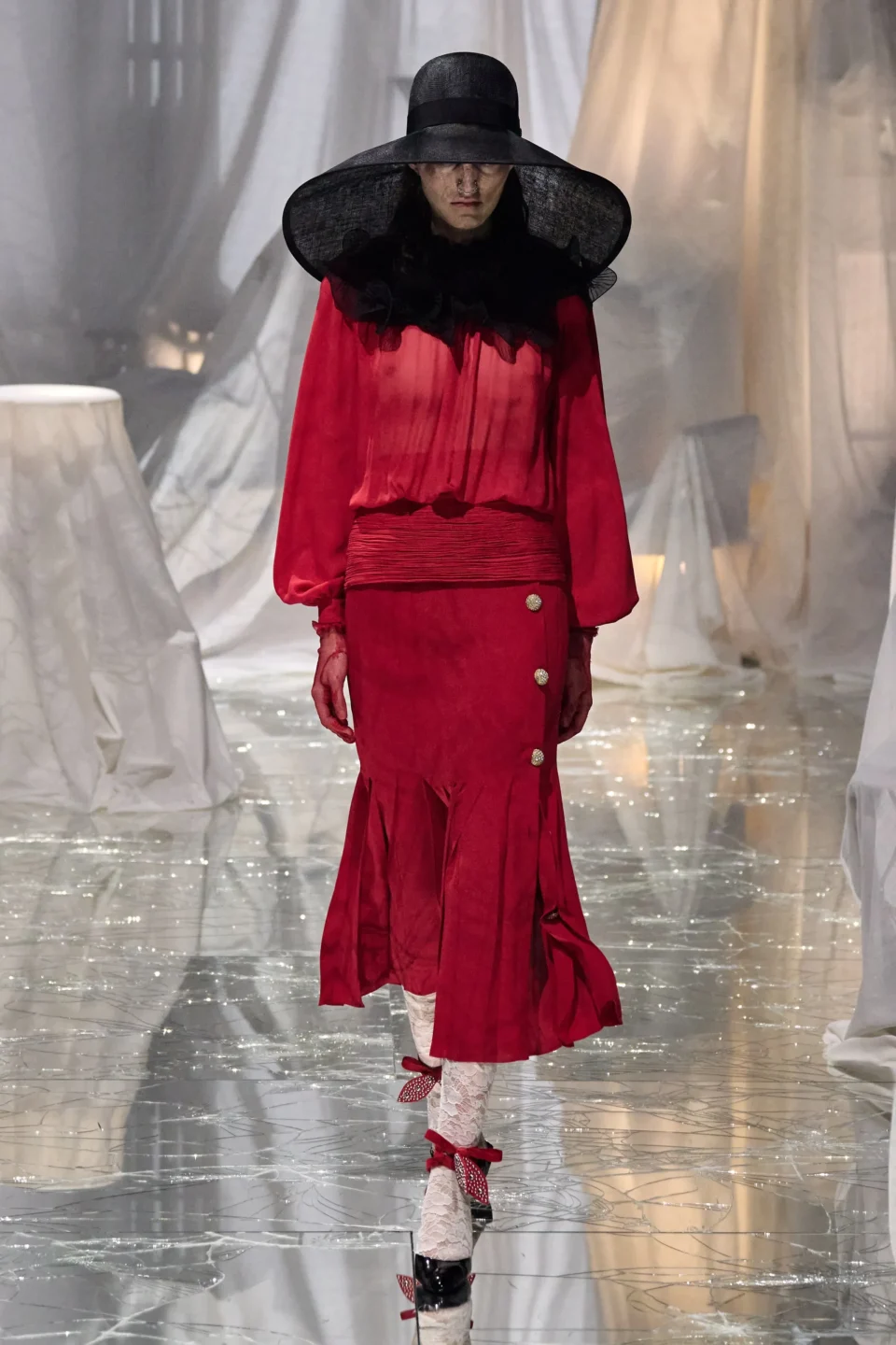 00082-valentino-spring-2025-ready-to-wear-credit-gorunway