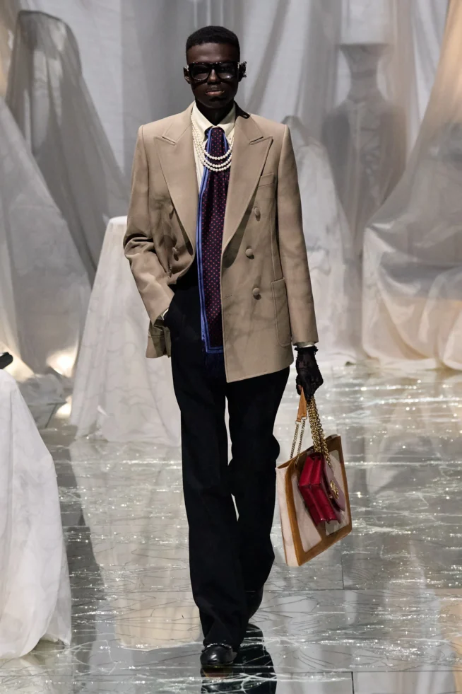 00084-valentino-spring-2025-ready-to-wear-credit-gorunway