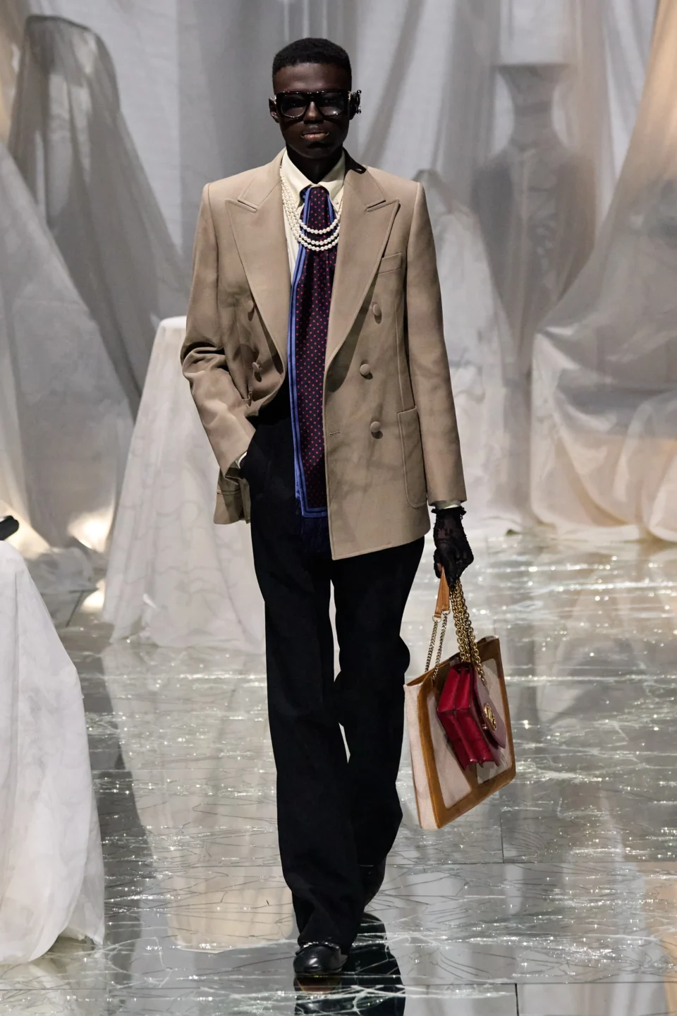 00084-valentino-spring-2025-ready-to-wear-credit-gorunway