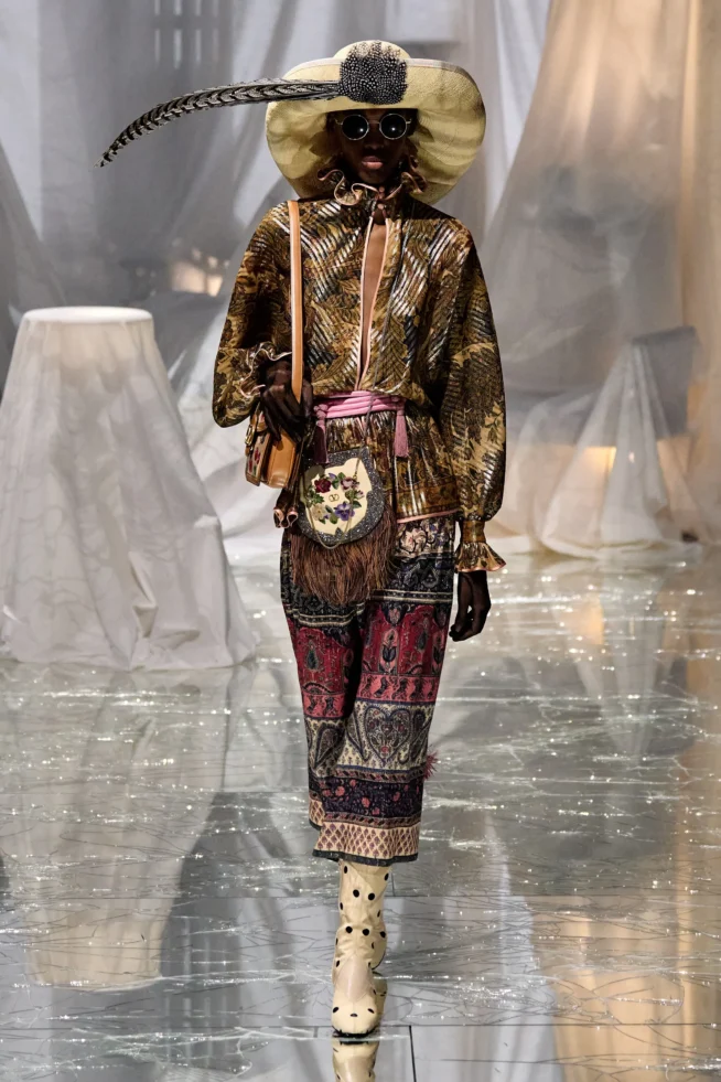 00085-valentino-spring-2025-ready-to-wear-credit-gorunway