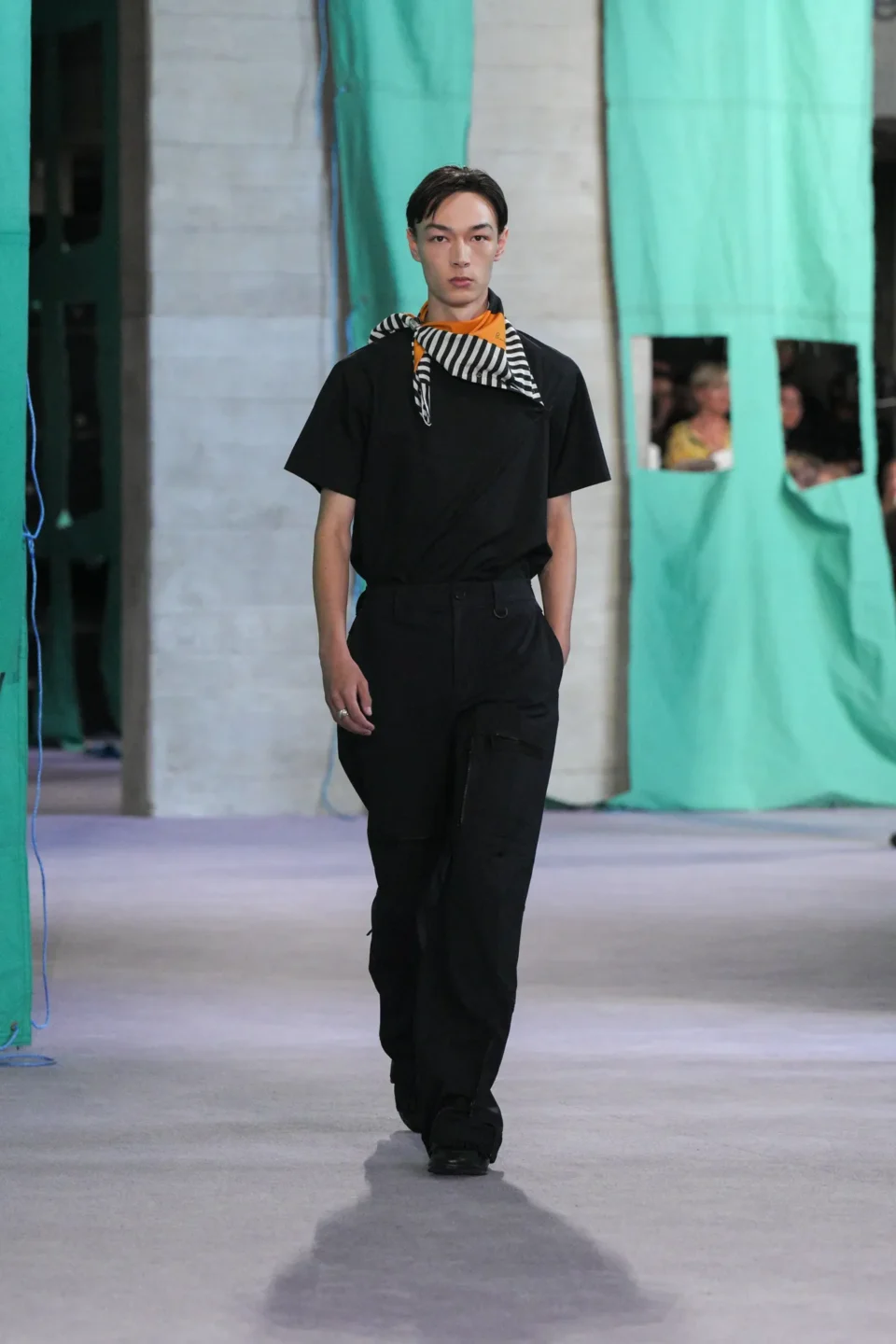 DT_BURBERRY_2024_SS25_SEPTEMBER_SHOW_RUNWAY_LOOK_08_RGB_CROPPED_2x3