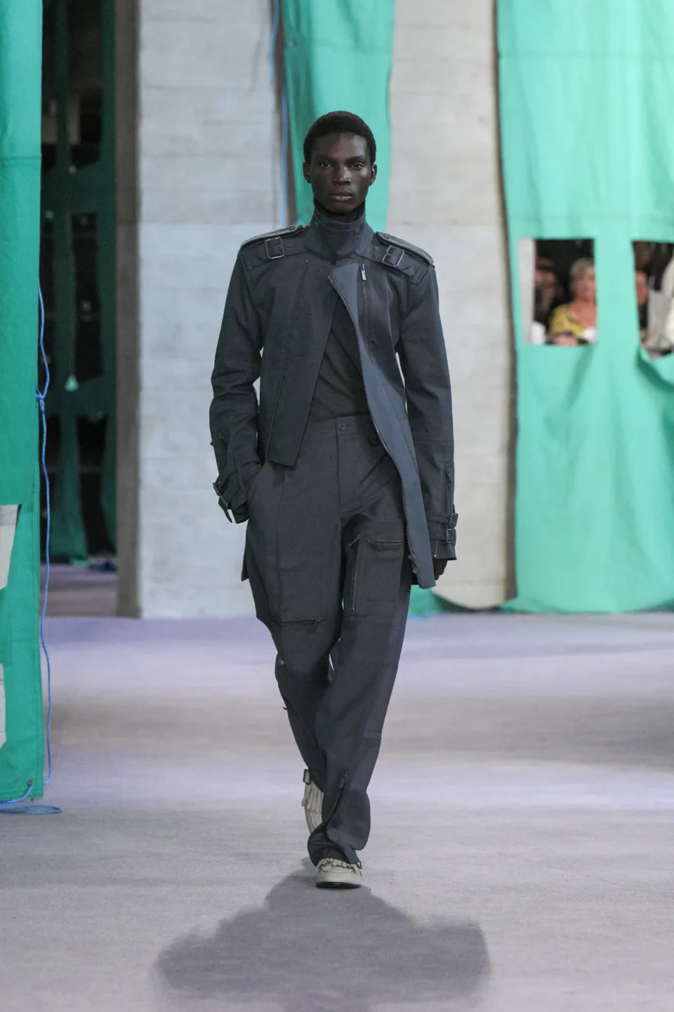 DT_BURBERRY_2024_SS25_SEPTEMBER_SHOW_RUNWAY_LOOK_10_RGB_CROPPED_2x3