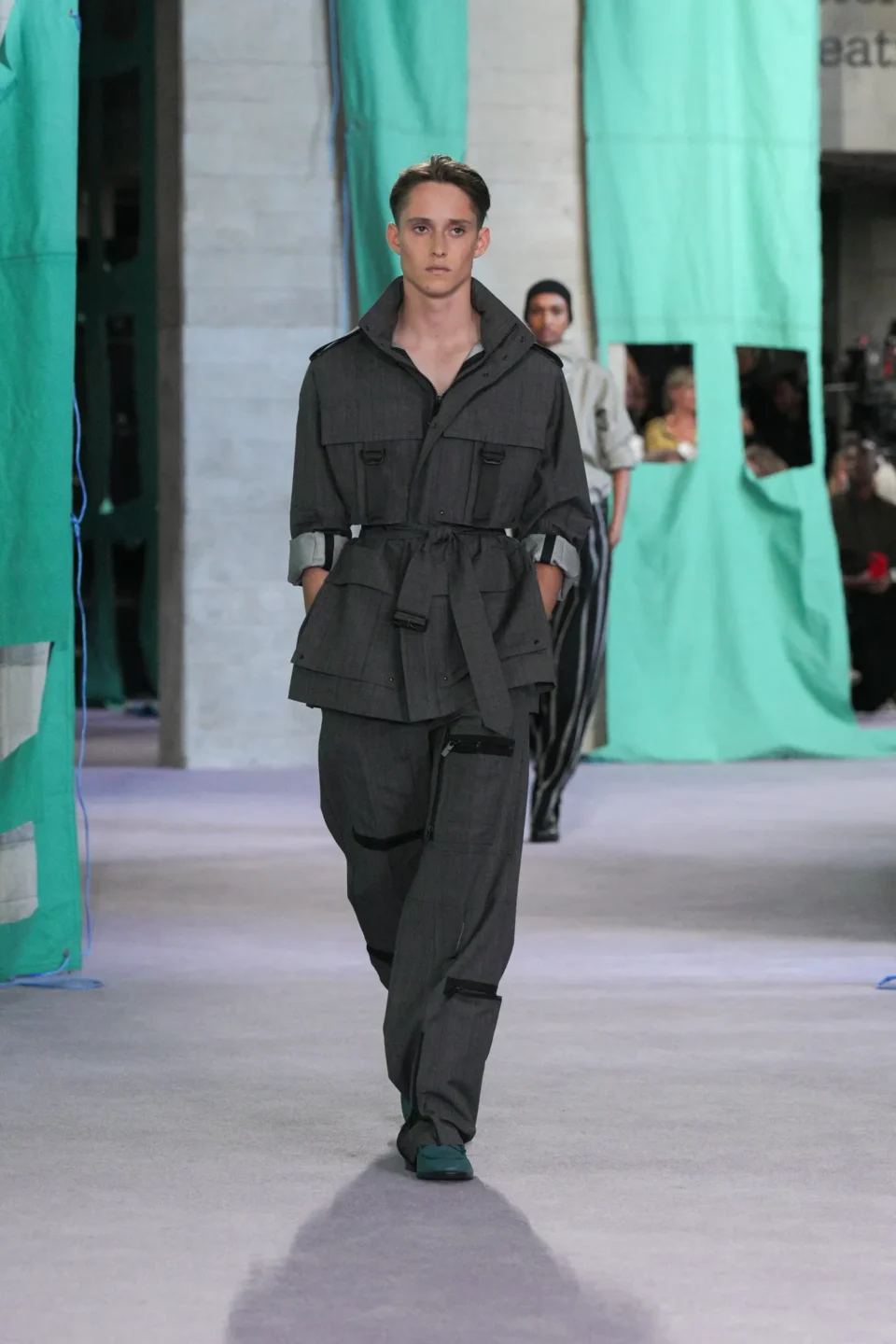 DT_BURBERRY_2024_SS25_SEPTEMBER_SHOW_RUNWAY_LOOK_20_RGB_CROPPED_2x3
