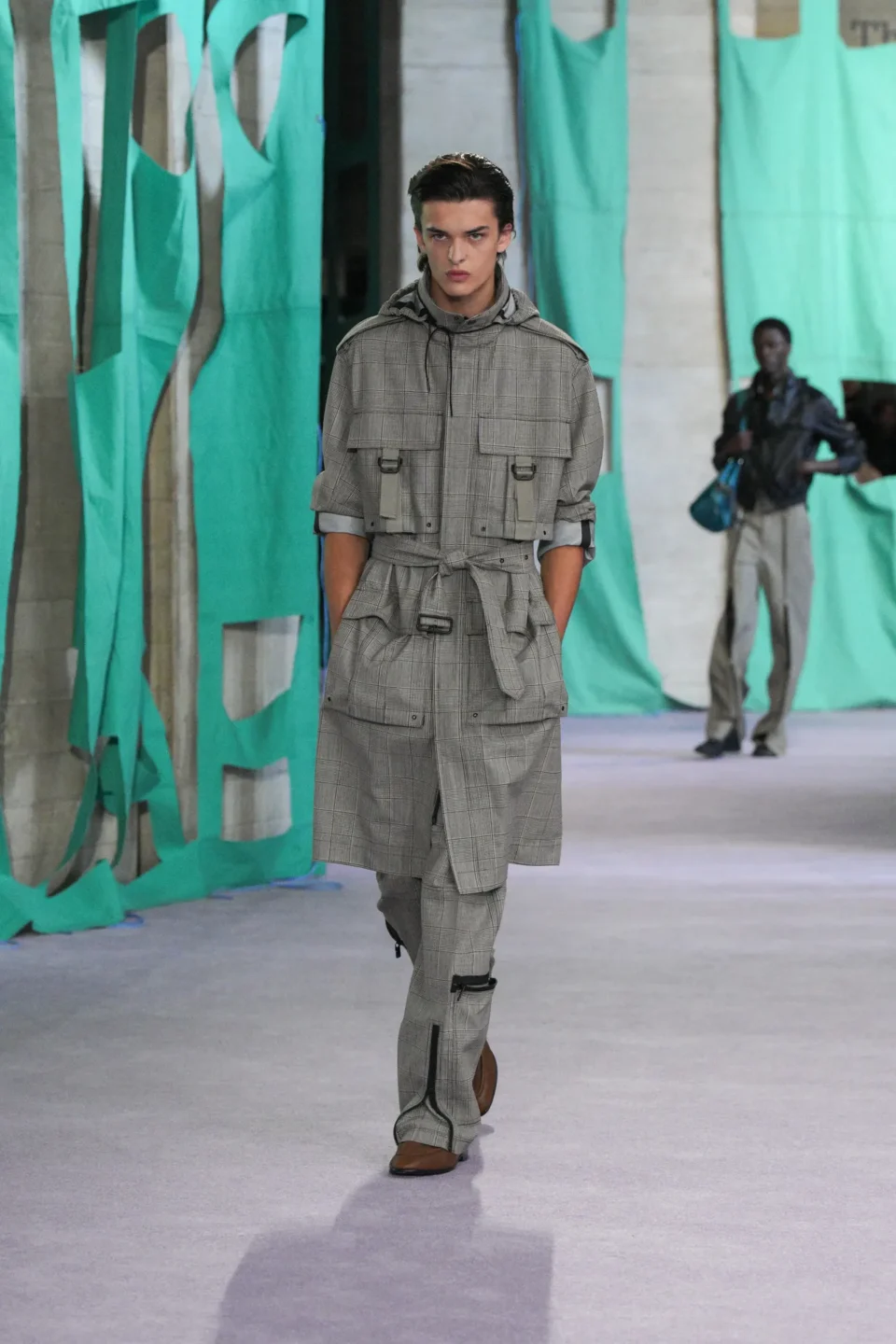 DT_BURBERRY_2024_SS25_SEPTEMBER_SHOW_RUNWAY_LOOK_22_RGB_CROPPED_2x3