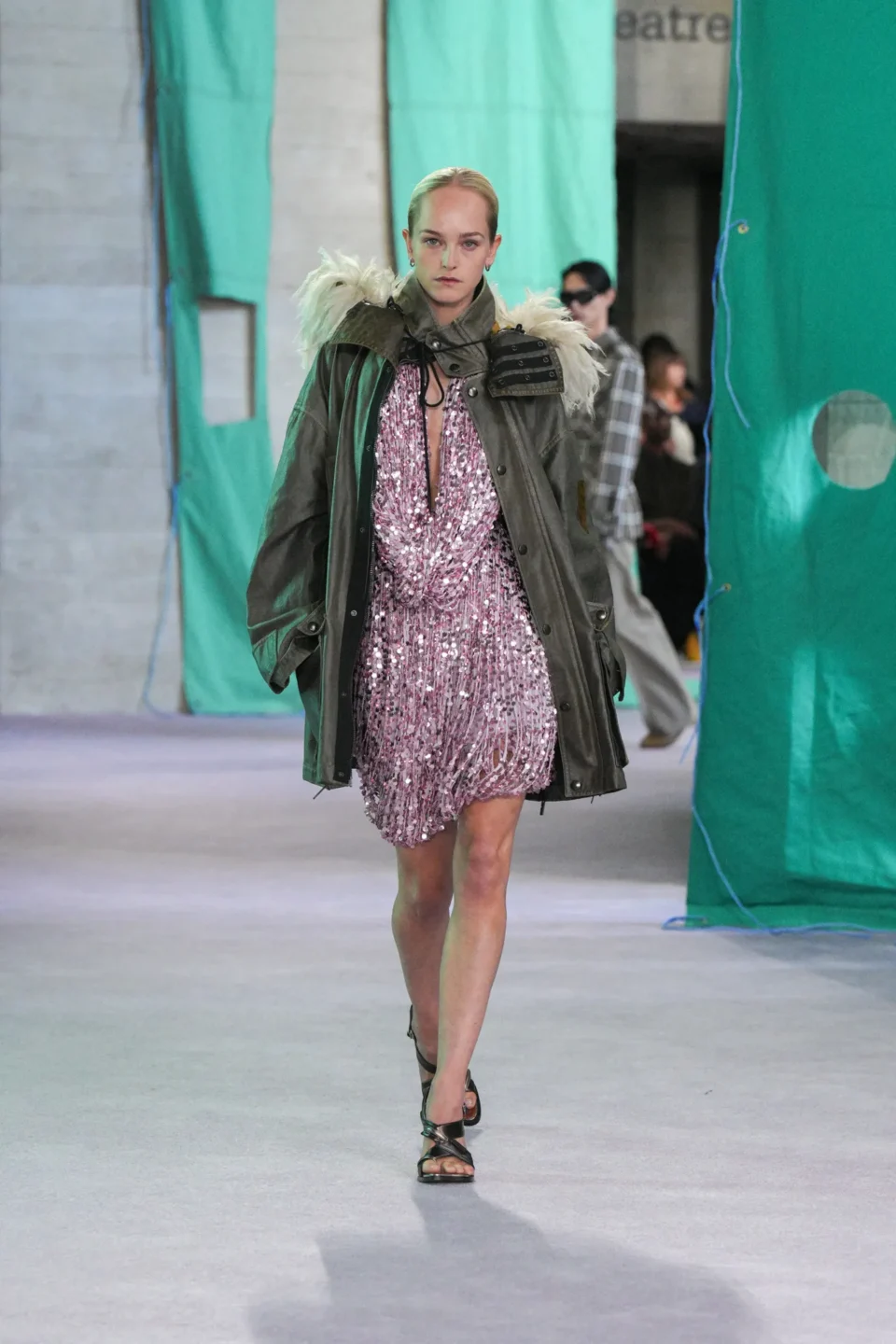 DT_BURBERRY_2024_SS25_SEPTEMBER_SHOW_RUNWAY_LOOK_46_RGB_CROPPED_2x3